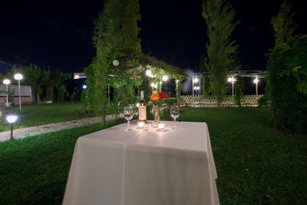 Hotel Theoxenia Anex Mesolóngion Екстериор снимка